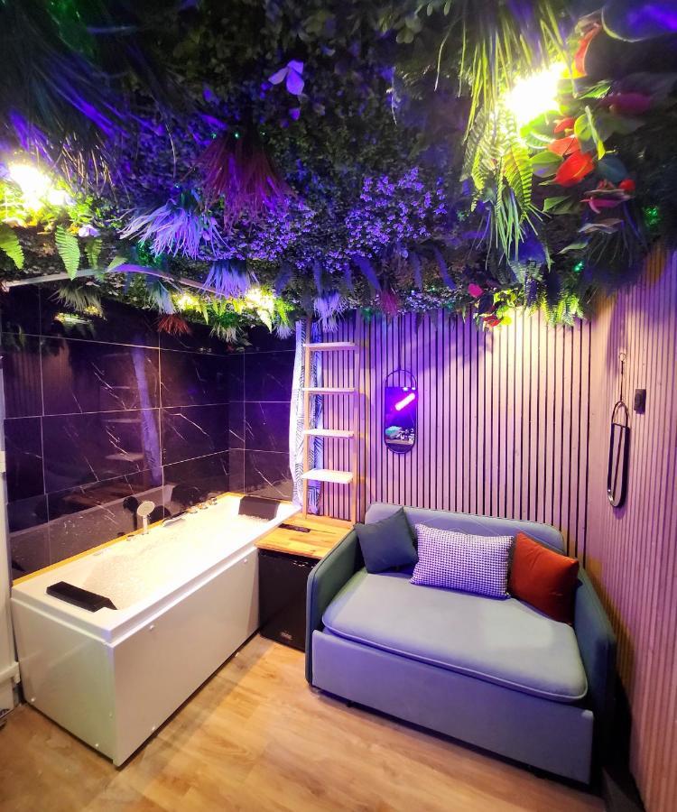 Jungle House Avec Jacuzzi A 10 Min De Disneyland -Taille Chambre- Conde-Sainte-Libiaire Exterior foto
