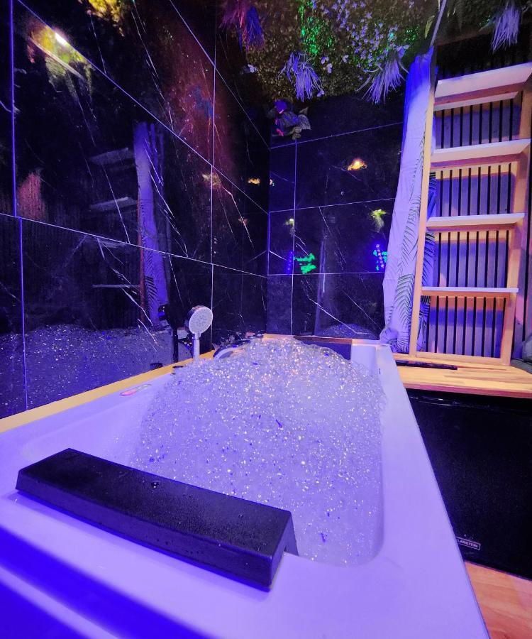 Jungle House Avec Jacuzzi A 10 Min De Disneyland -Taille Chambre- Conde-Sainte-Libiaire Exterior foto